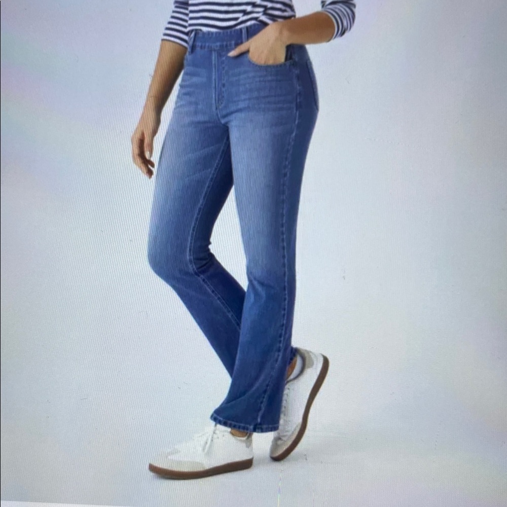 MEDIUM.  HALARA FLEX STRETCHY CASUAL BOOTCUT JEANS